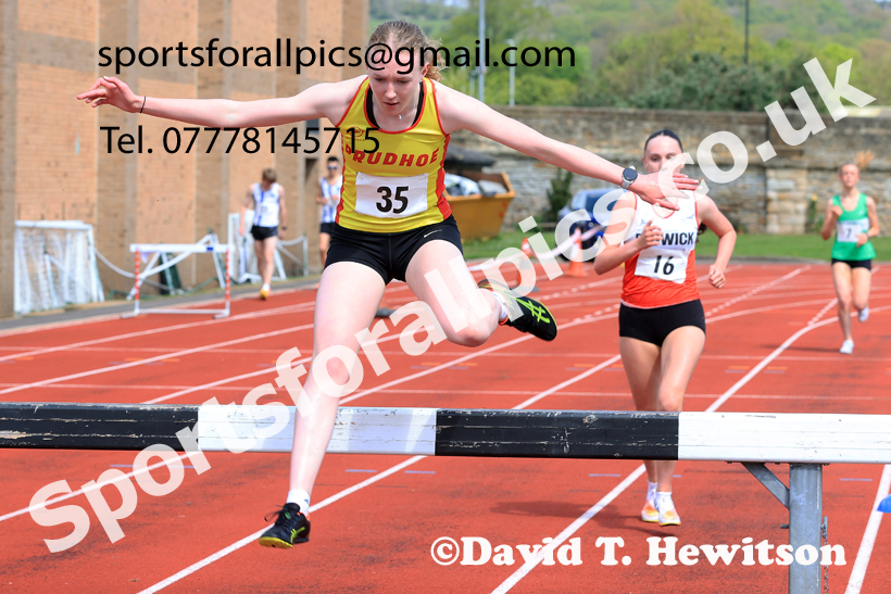 Steeplechase, 2026 Elswick Harriers Event, Wentworth, Hexham. Photo: David T. Hewitson/Sports for All Pics